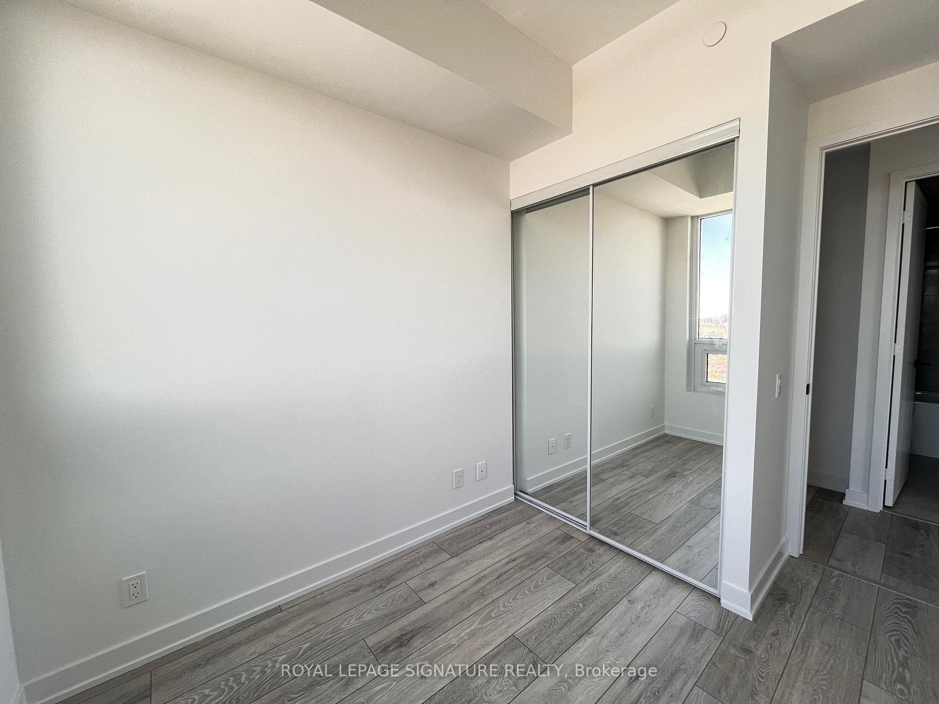 108 Peter Street Unit 4213 photo 11