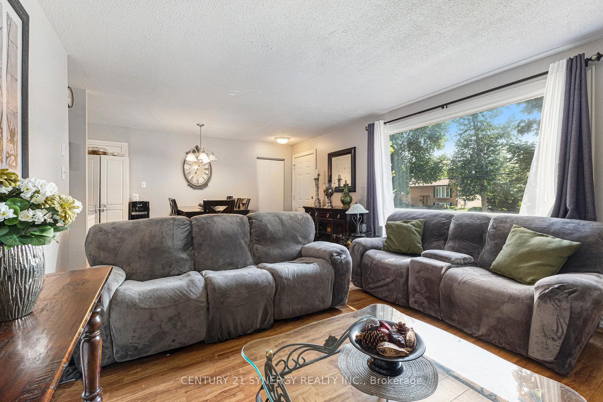 389 Thomas Street photo 4
