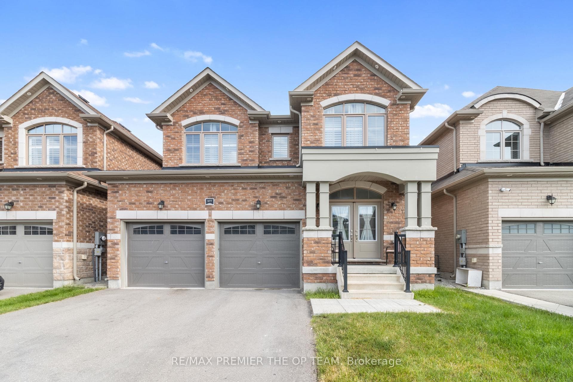 977 Wickham Road photo 1