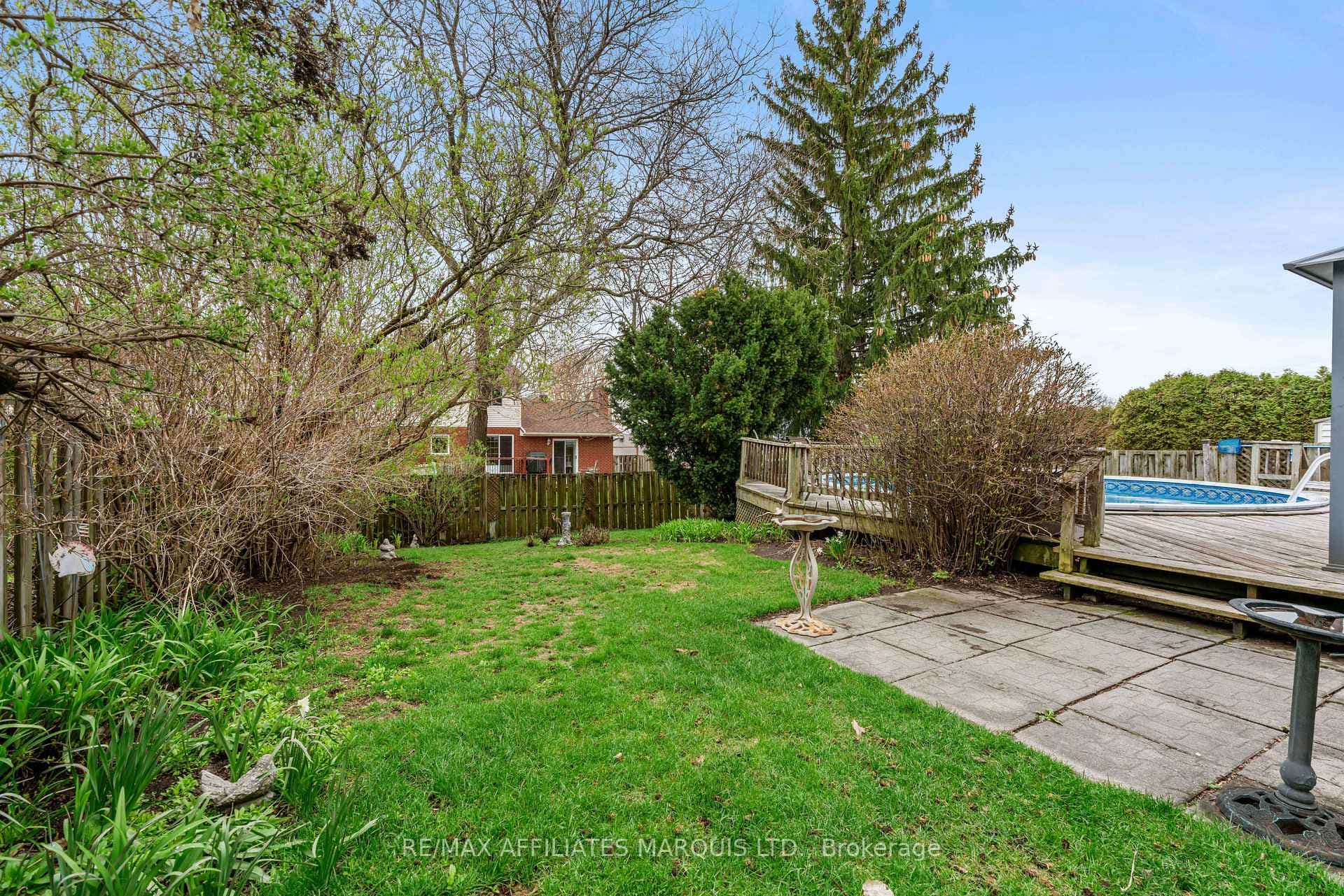 1412 Lochiel Street photo 33