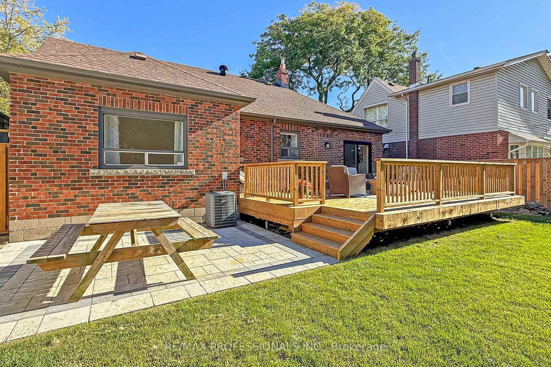 146 Pinegrove Avenue photo 30