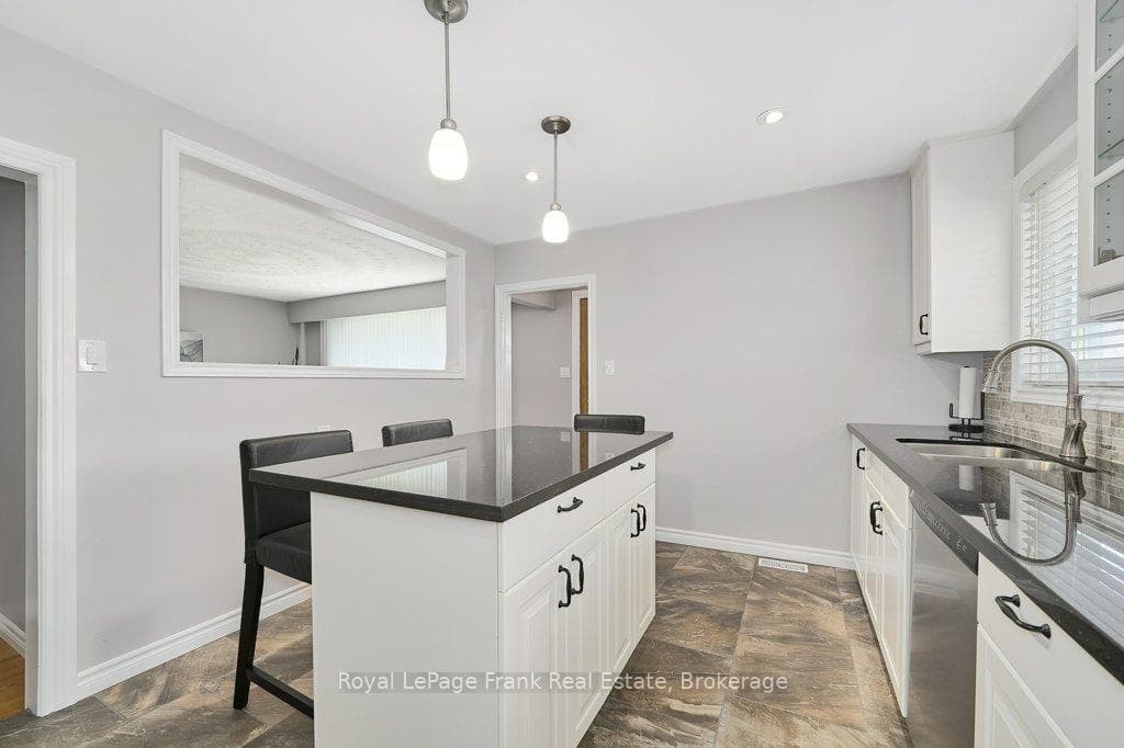 326 Marion Avenue photo 9
