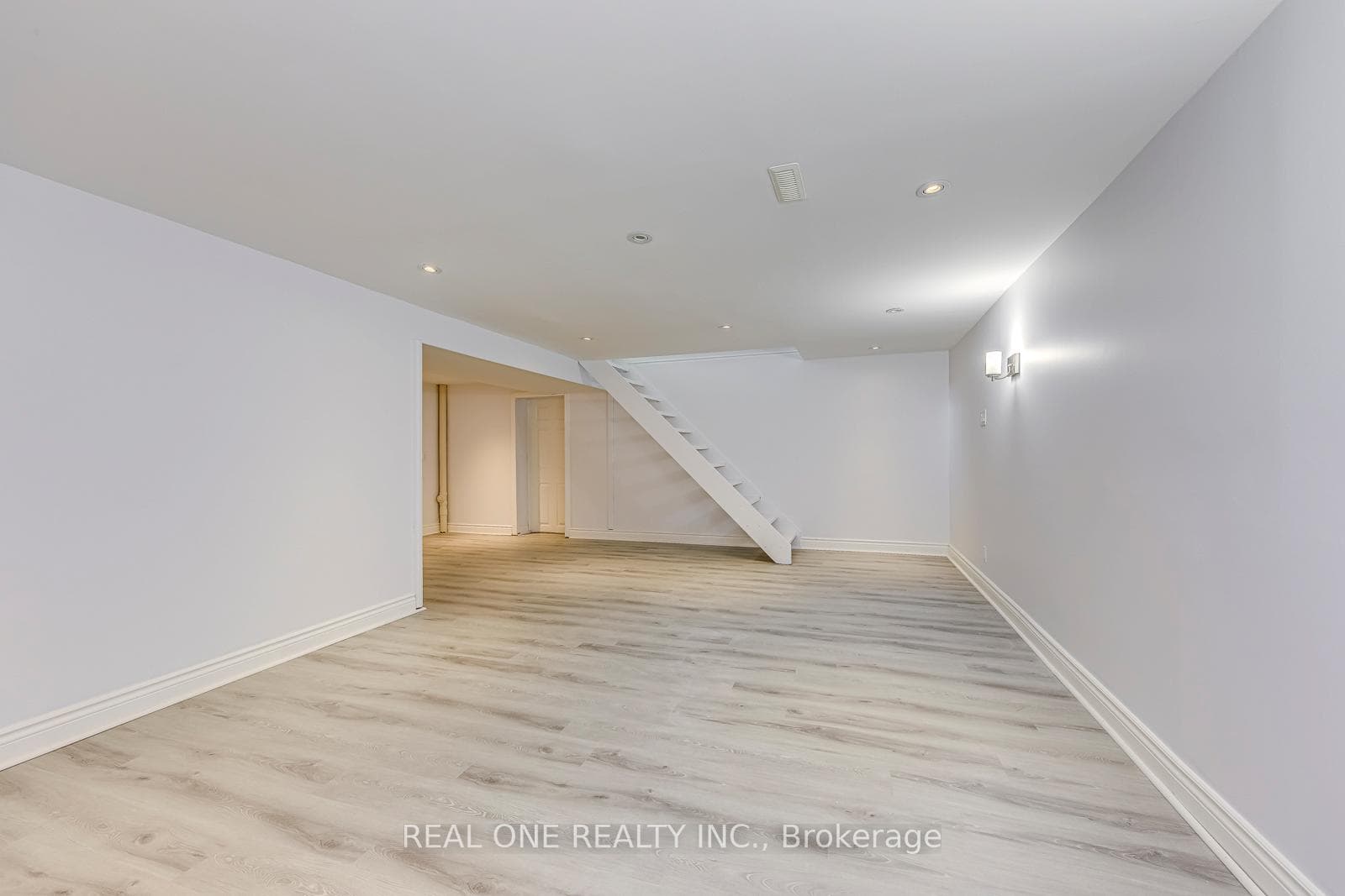 2211 All Saints Crescent photo 41