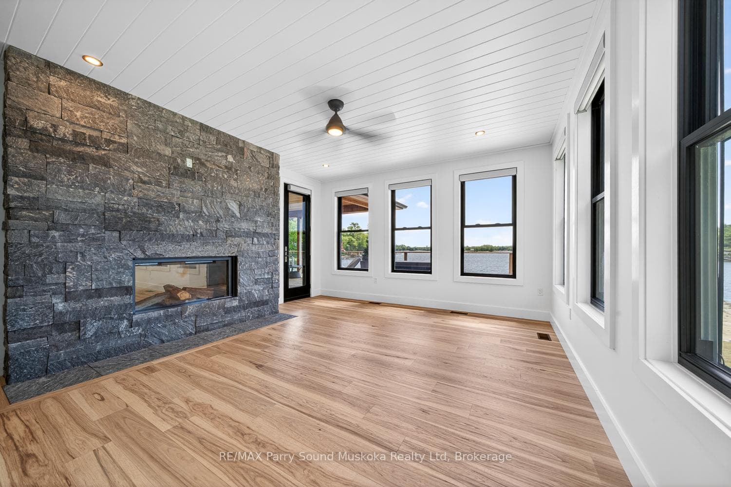 32 A11 Island photo 44