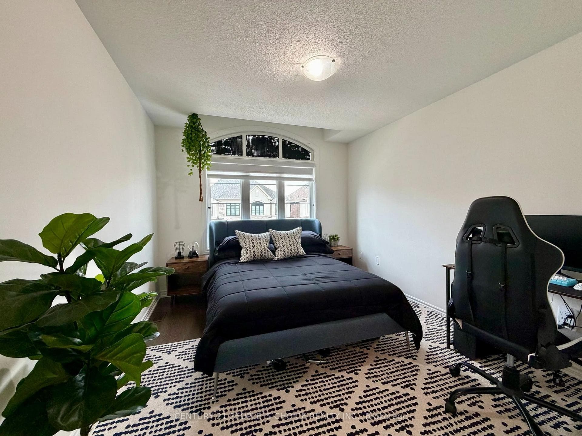 487 Bergamot Avenue photo 23