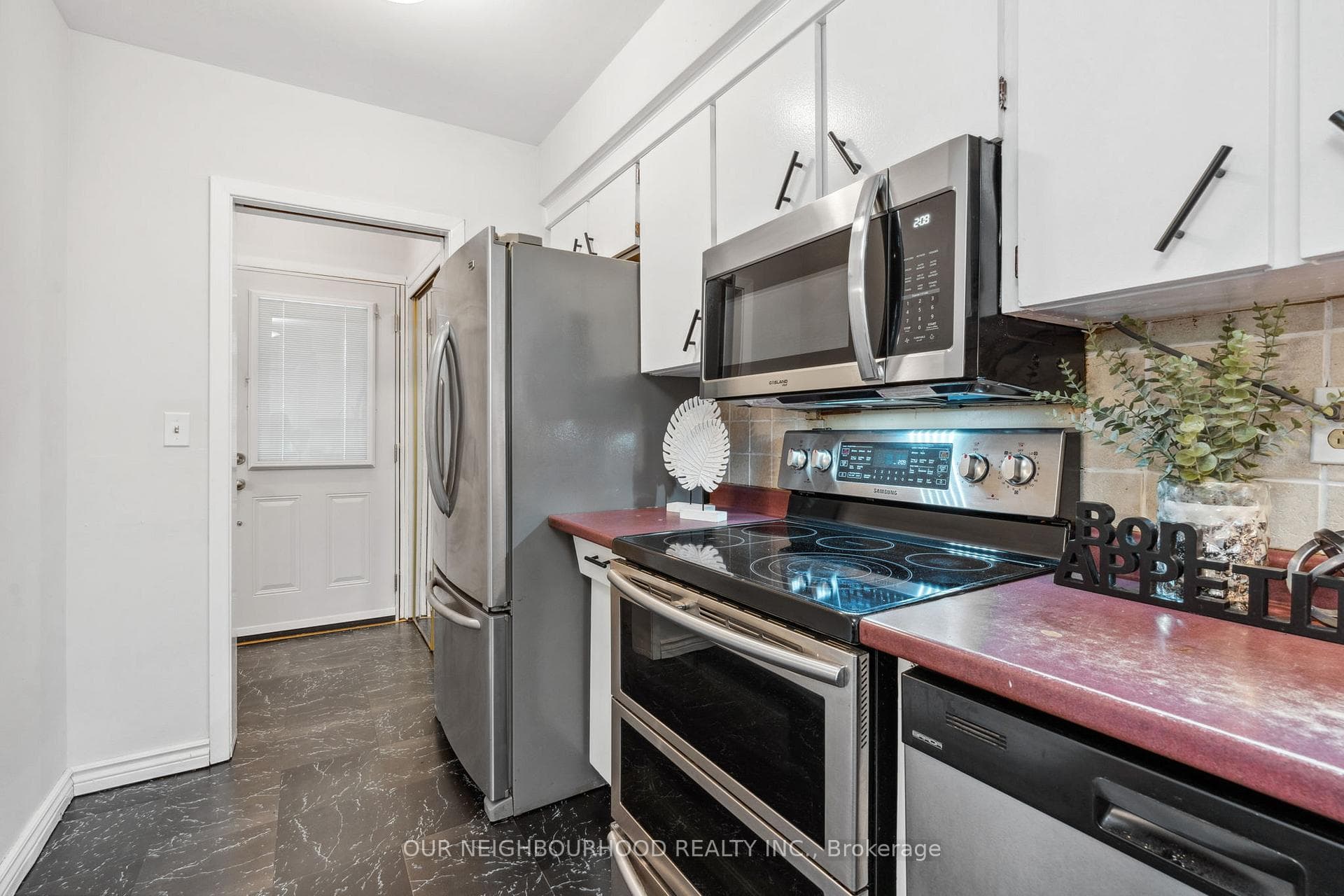 1223 Wakefield Crescent photo 13