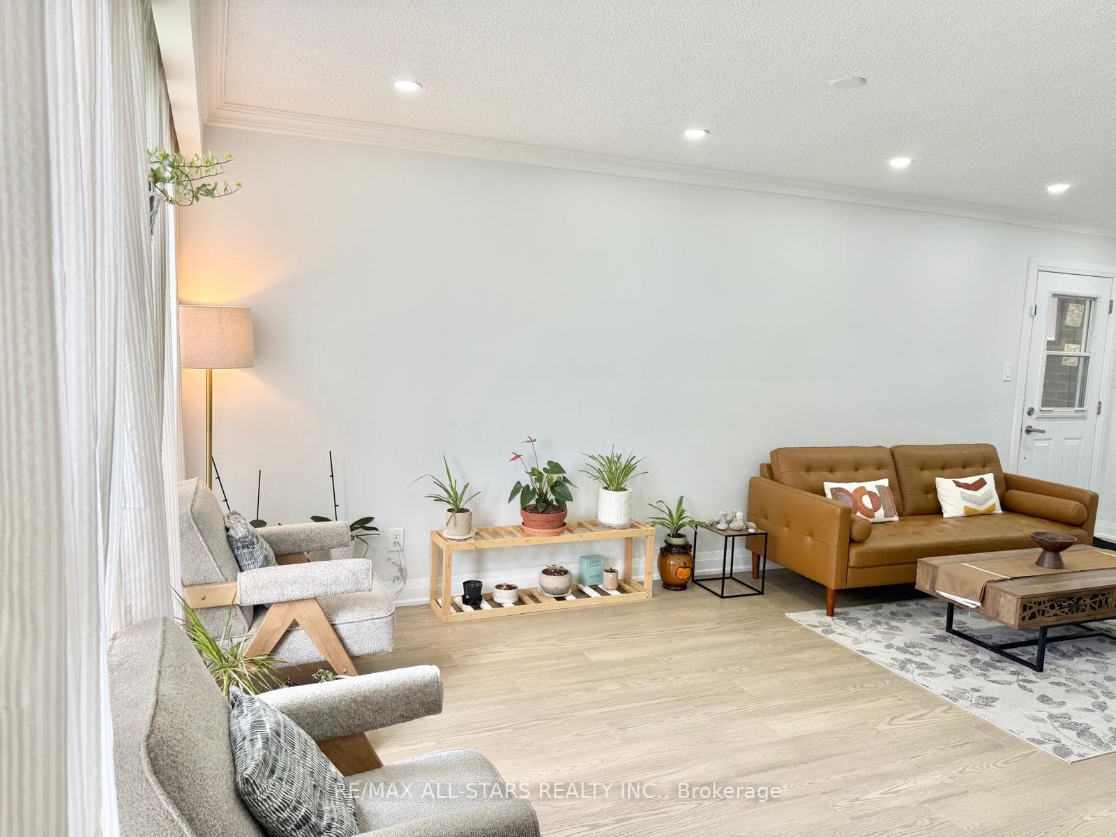 1554 Warden Avenue photo 2