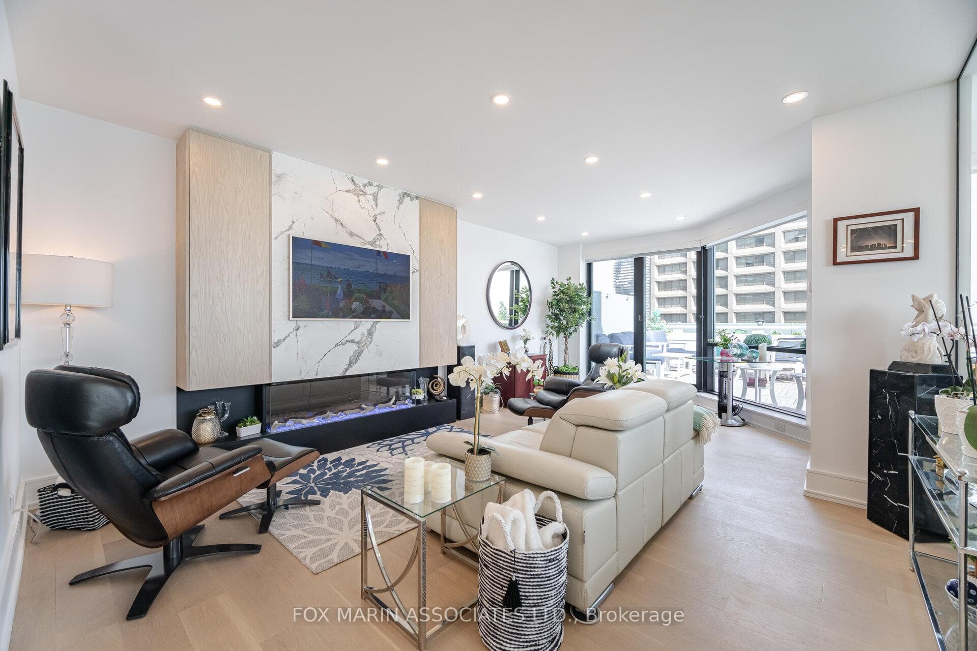 10 Queens Quay Unit 2502 photo 17