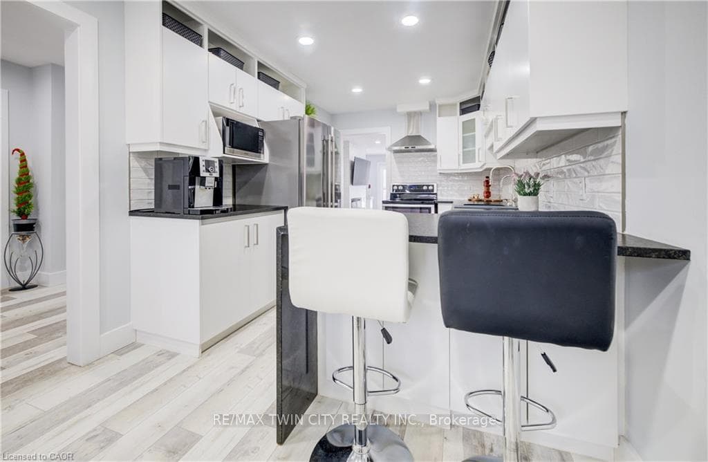 10 ISHERWOOD Avenue Unit 18 photo 17