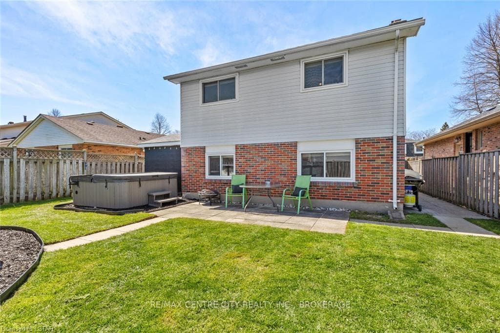 34 LOCHERN Road photo 35