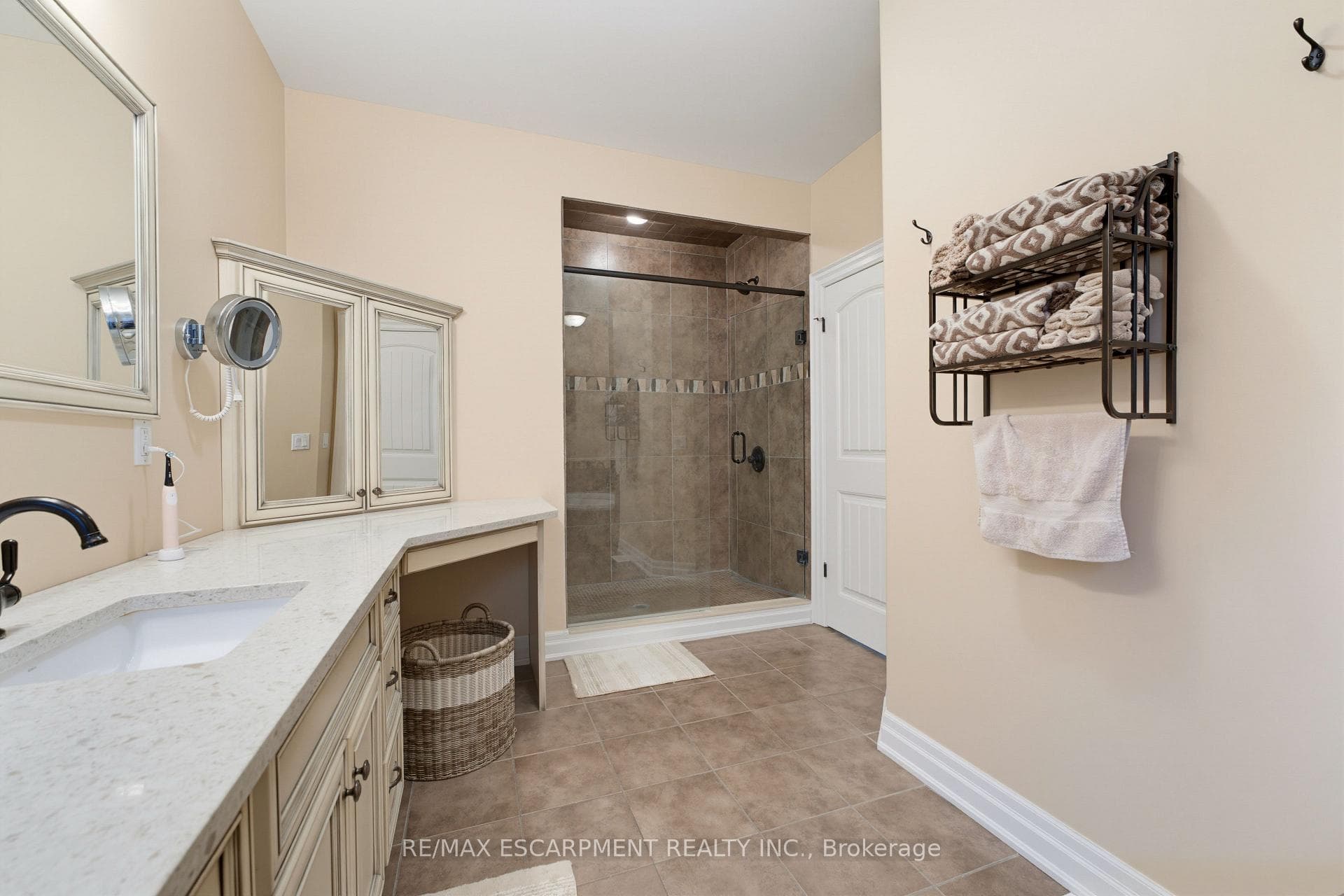 60 Donjon Boulevard photo 12