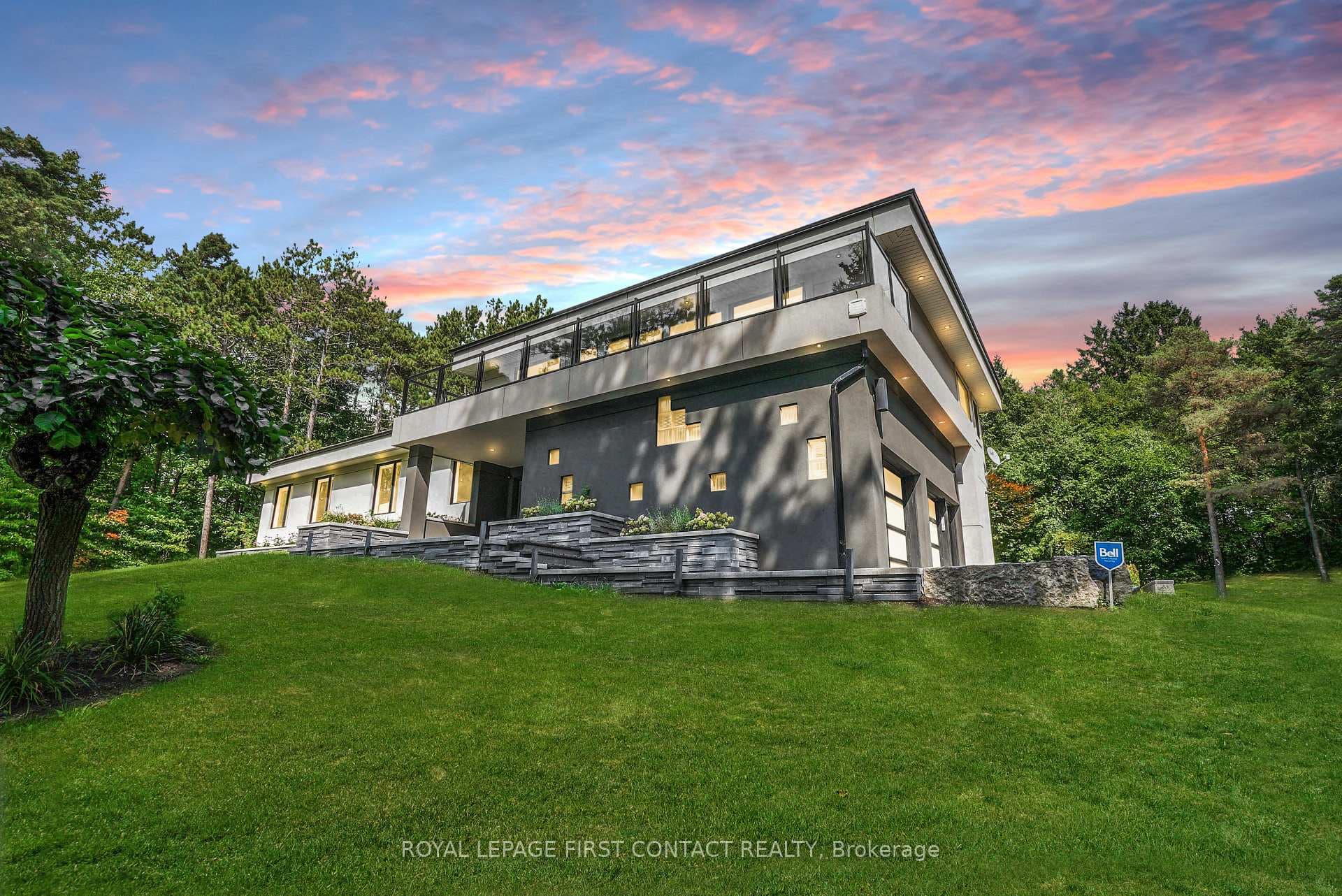 15075 Jane Street photo 2