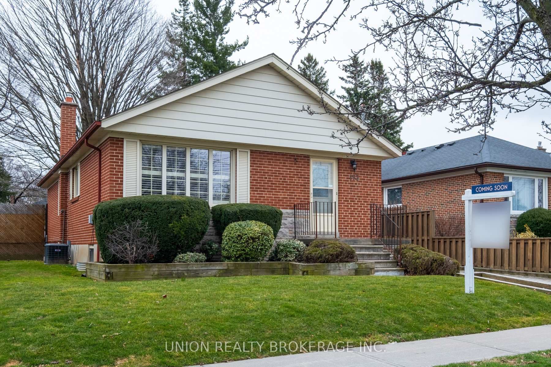 153 Sedgemount Drive photo 2