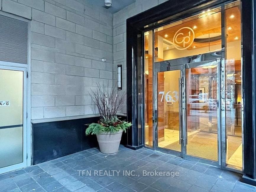 763 Bay Street Unit 3413 photo 3