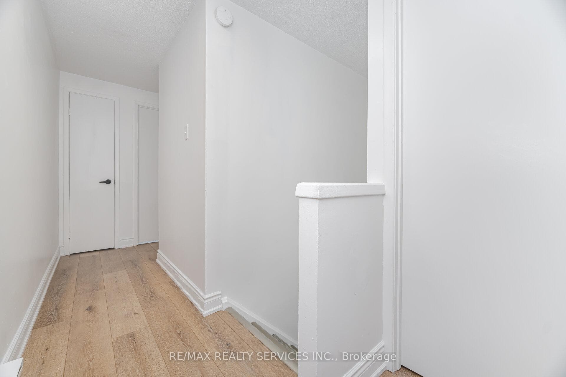 20 Greenhills Square photo 20