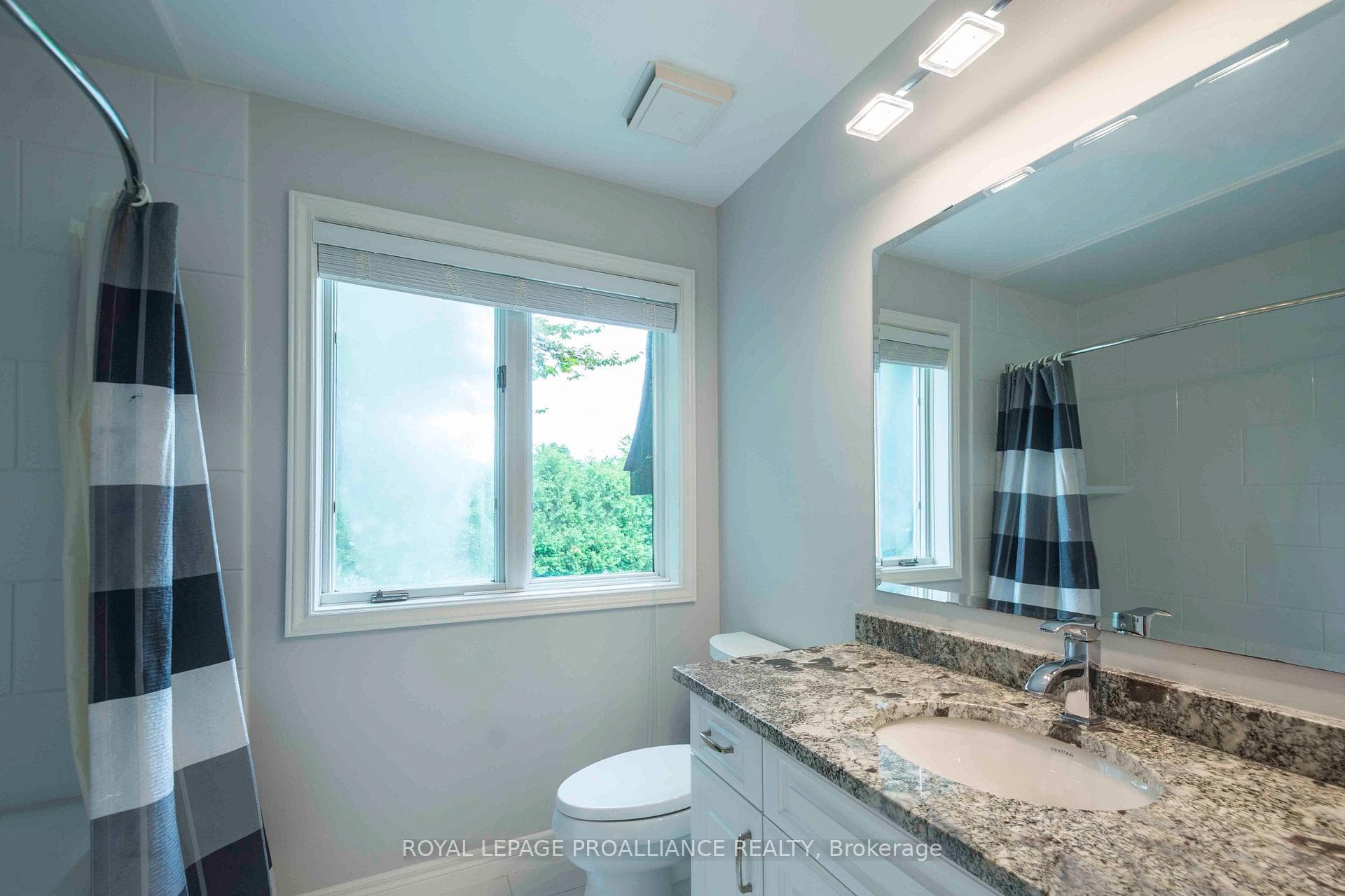 17 Westmount Court photo 30