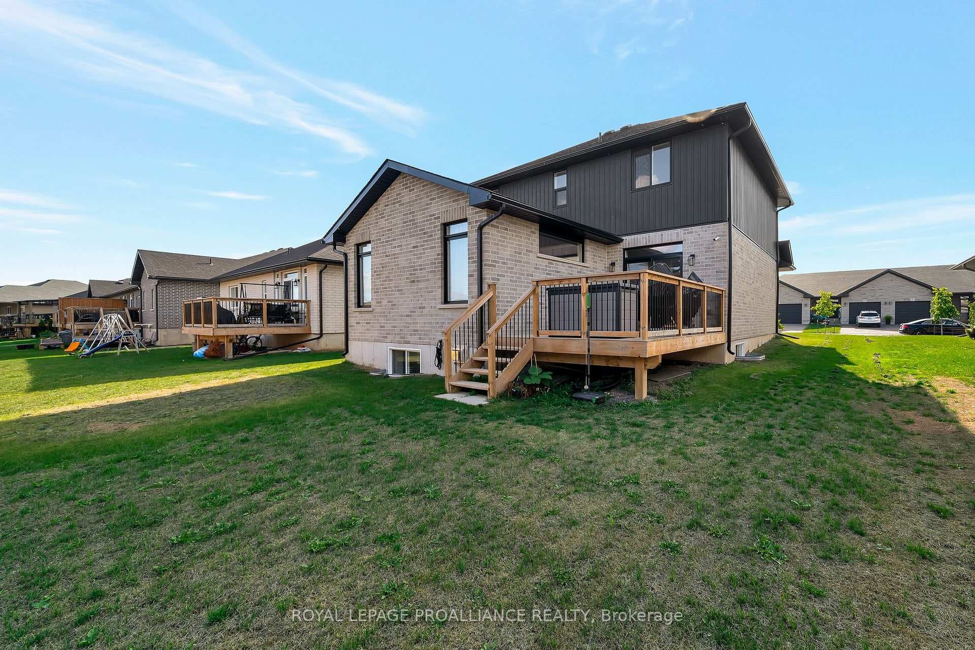 18 RAYCROFT Drive photo 47