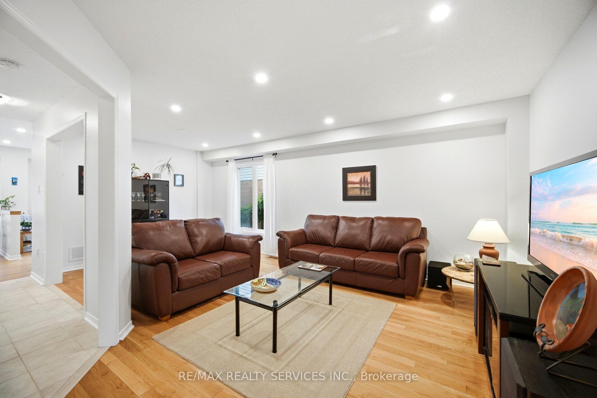 38 Furrows End photo 8