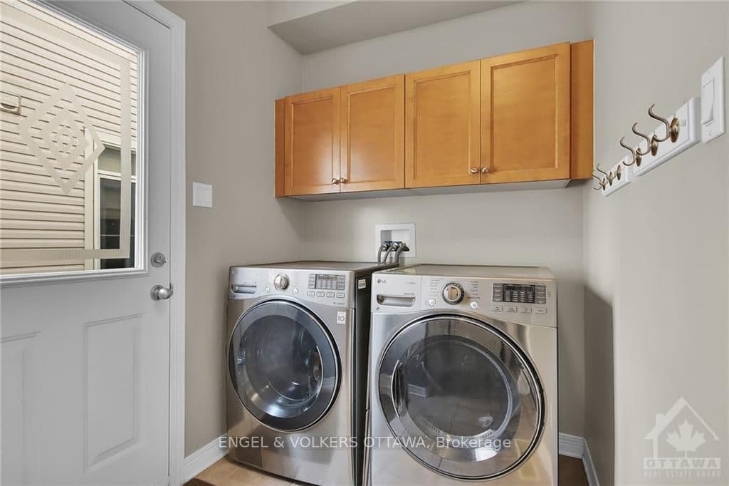20 FLINTRIDGE Crescent photo 16