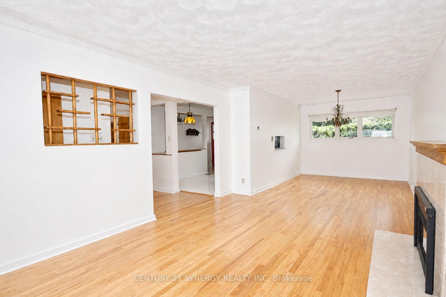 2148 Iris Street photo 3