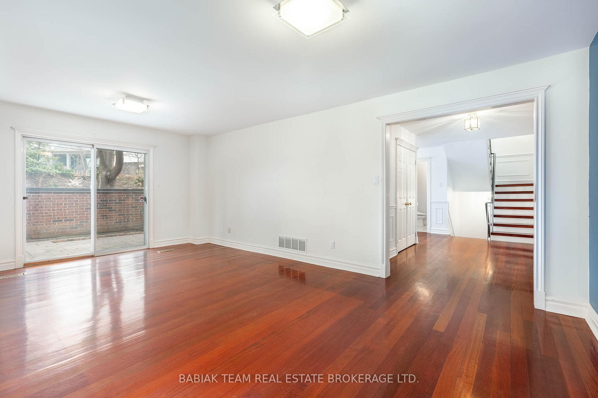 22 La Rose Avenue Unit TH7 photo 6