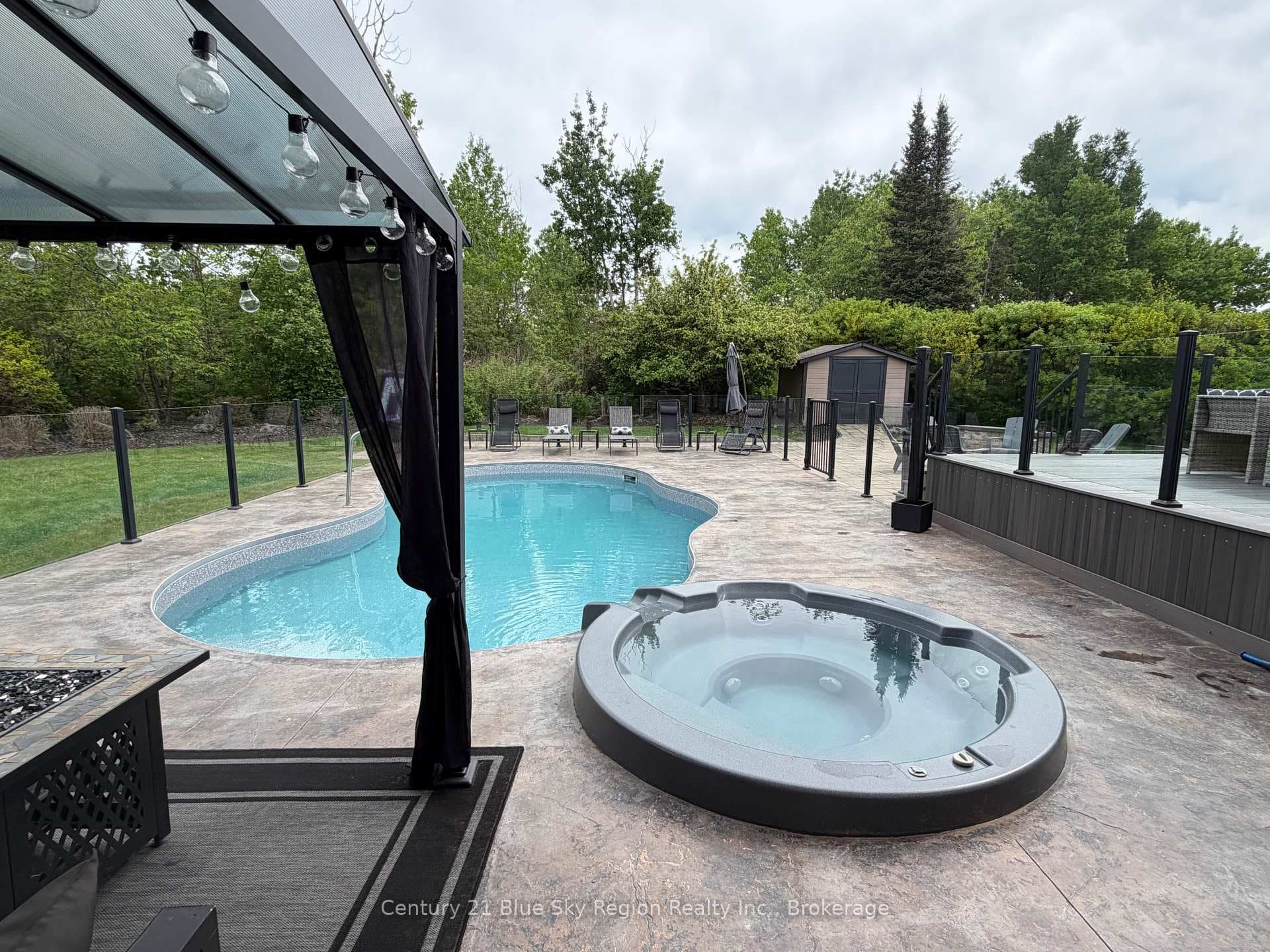 790 LAURENTIAN Avenue photo 28