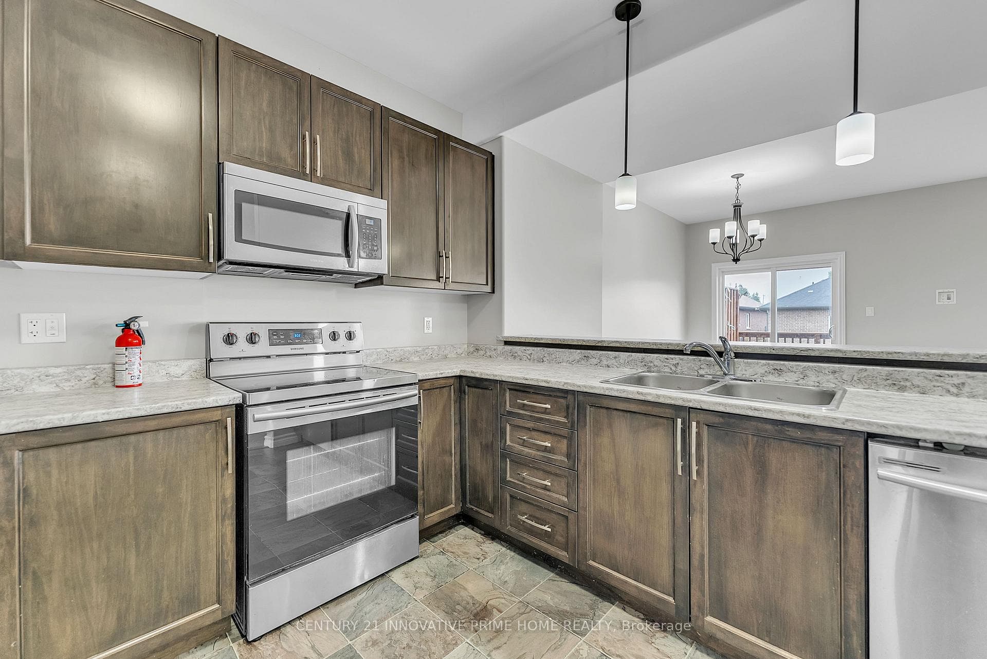 14 Ledgerock Court photo 9
