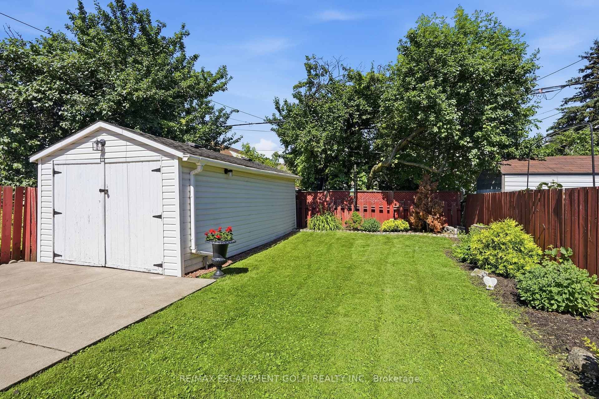 73 Tuxedo Avenue photo 34