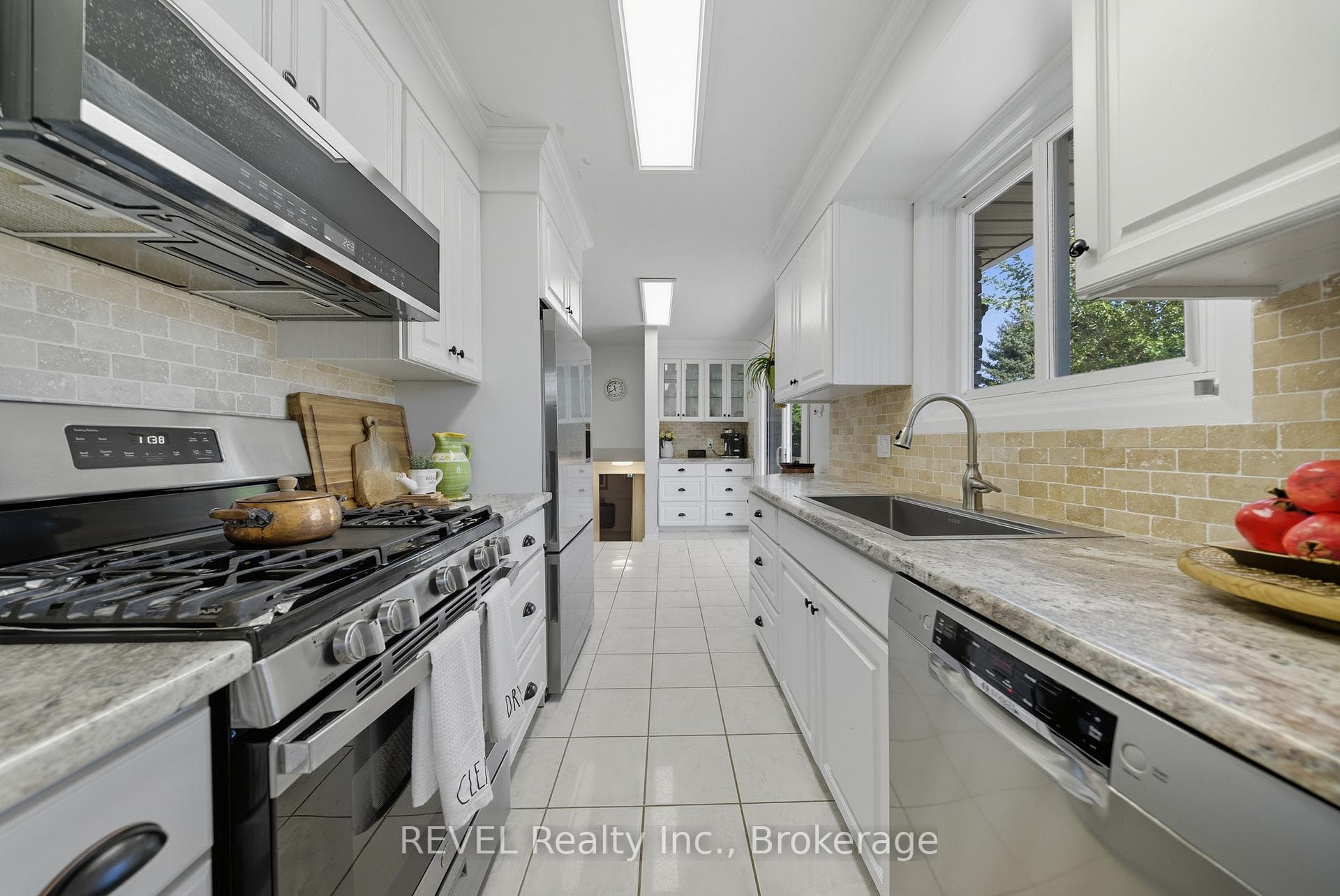 67 Louis Avenue photo 10