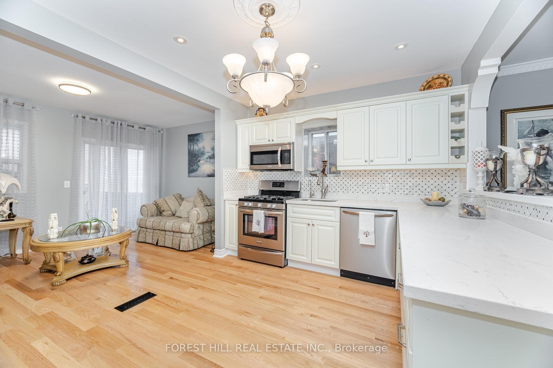 180 Milverton Boulevard photo 11