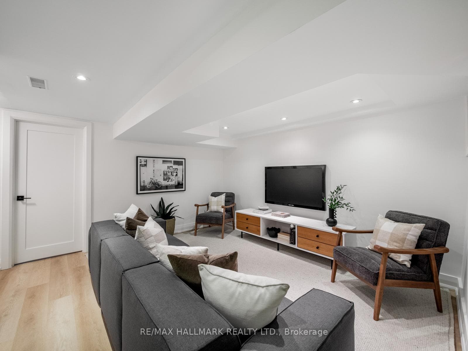 16 Bain Avenue photo 37