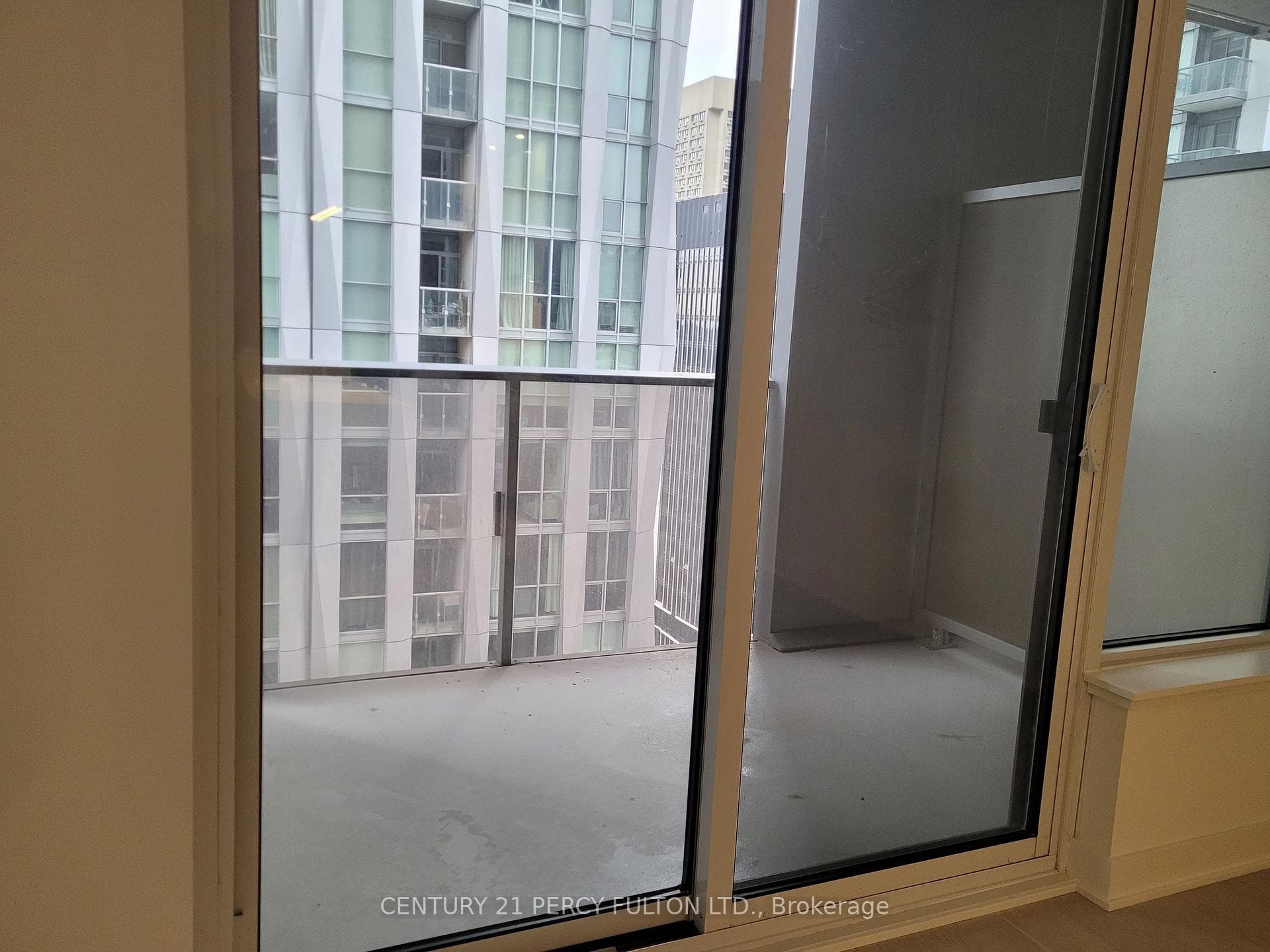 11 Yorkville Avenue Unit 2007 photo 10