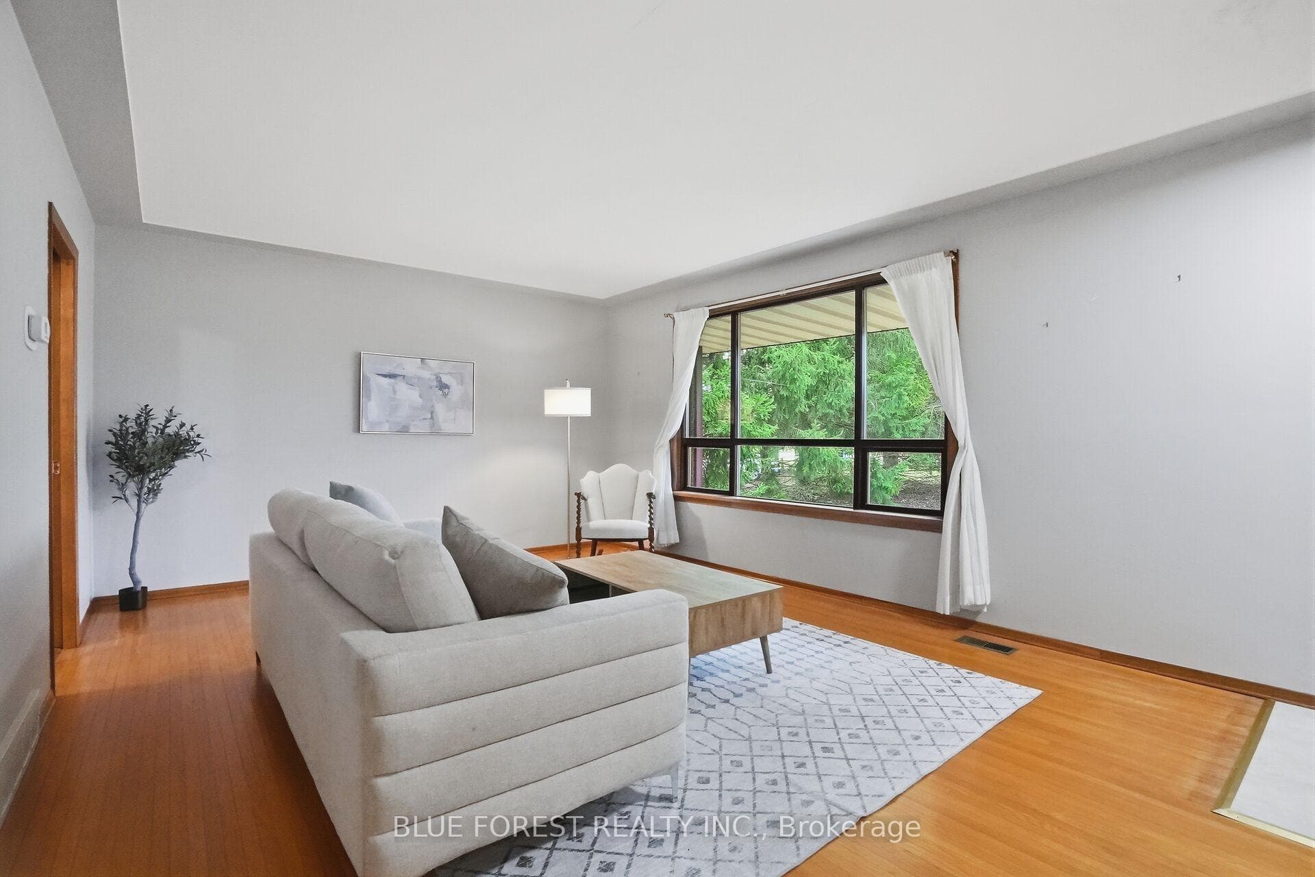 1668 Hamilton Road photo 7