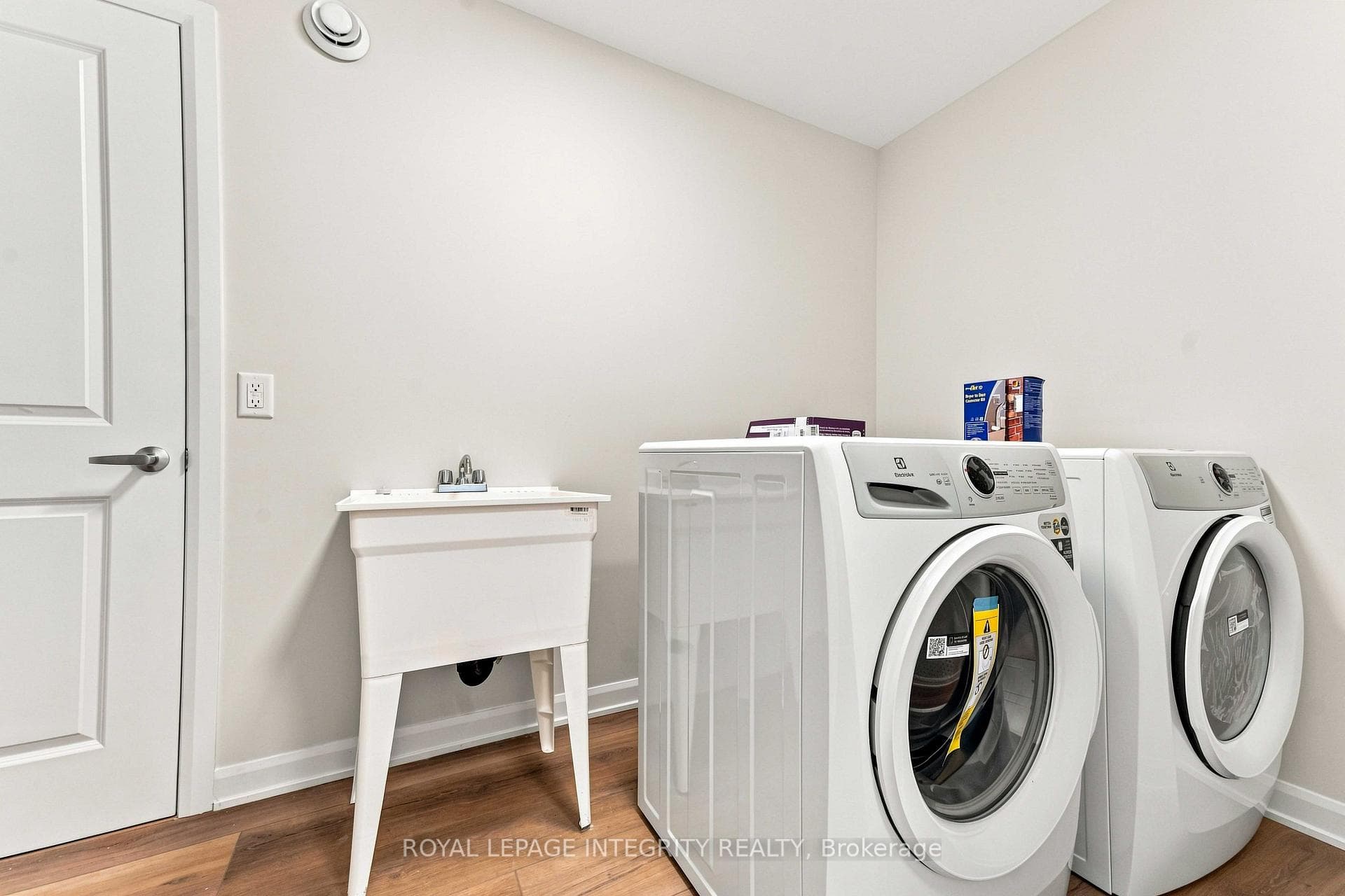 762 Tadpole Crescent photo 26