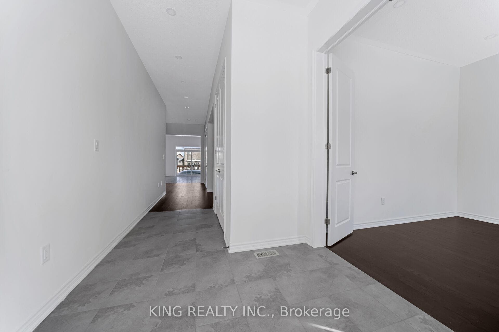 1629 Corsal Court photo 4