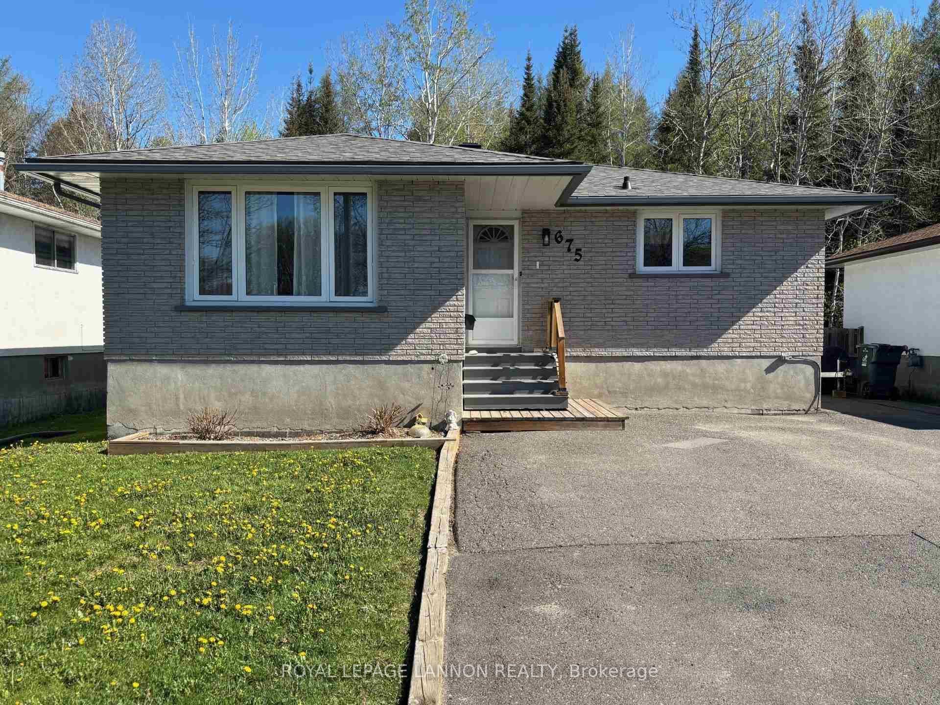 675 James Street photo 32
