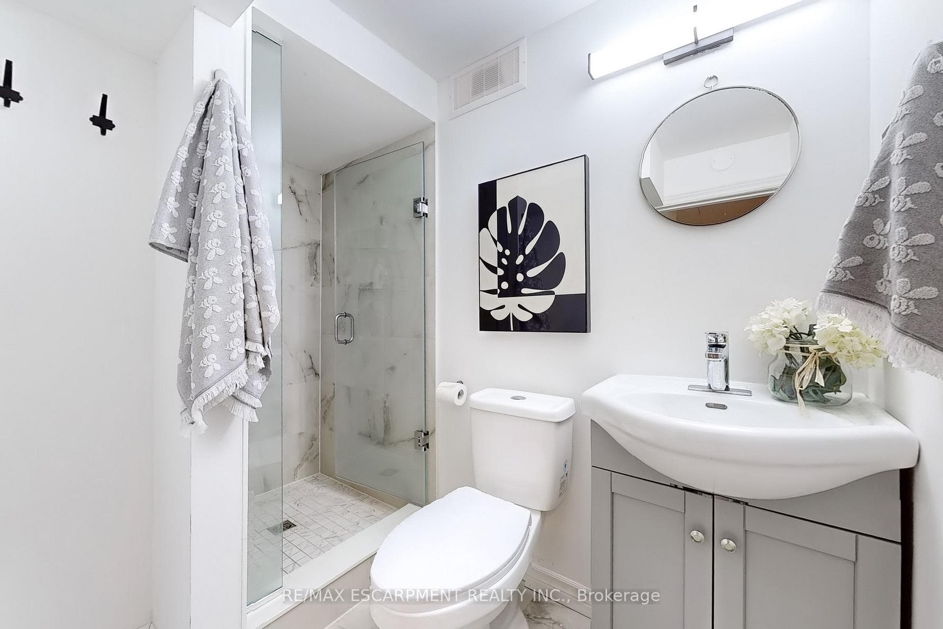 697 George Street photo 32