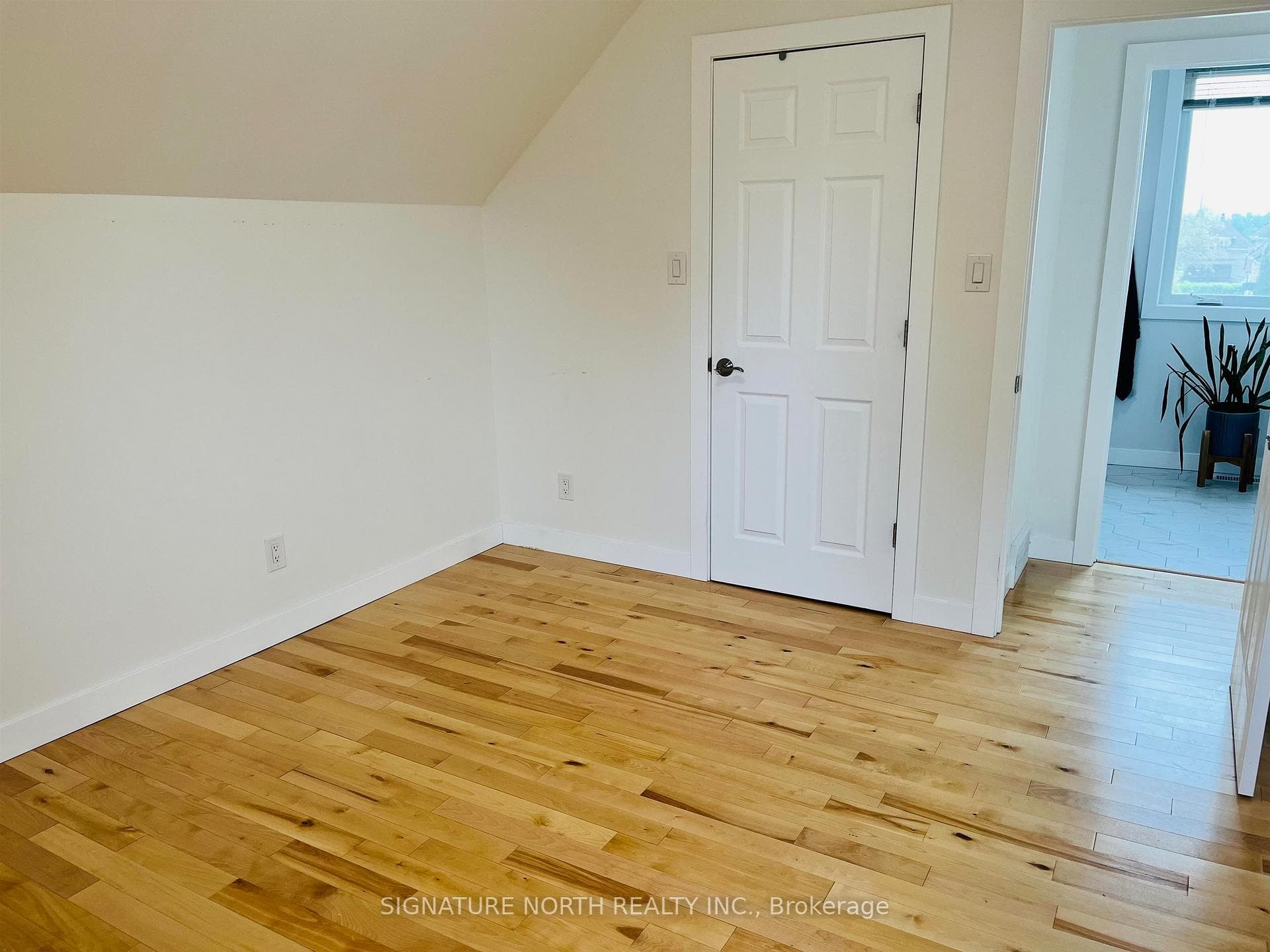 547 Court Street N photo 21
