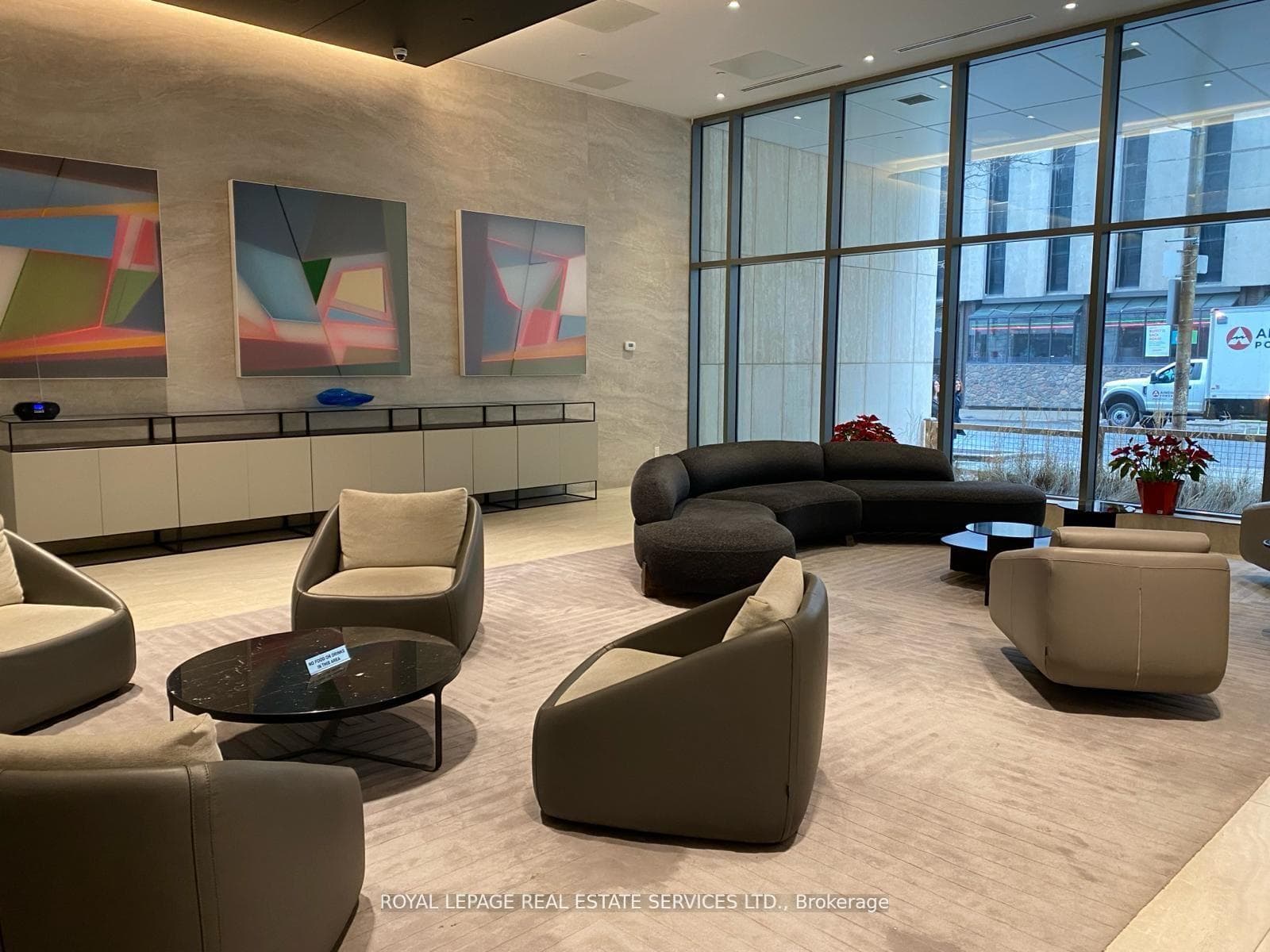 2221 Yonge Street Unit 2107 photo 13