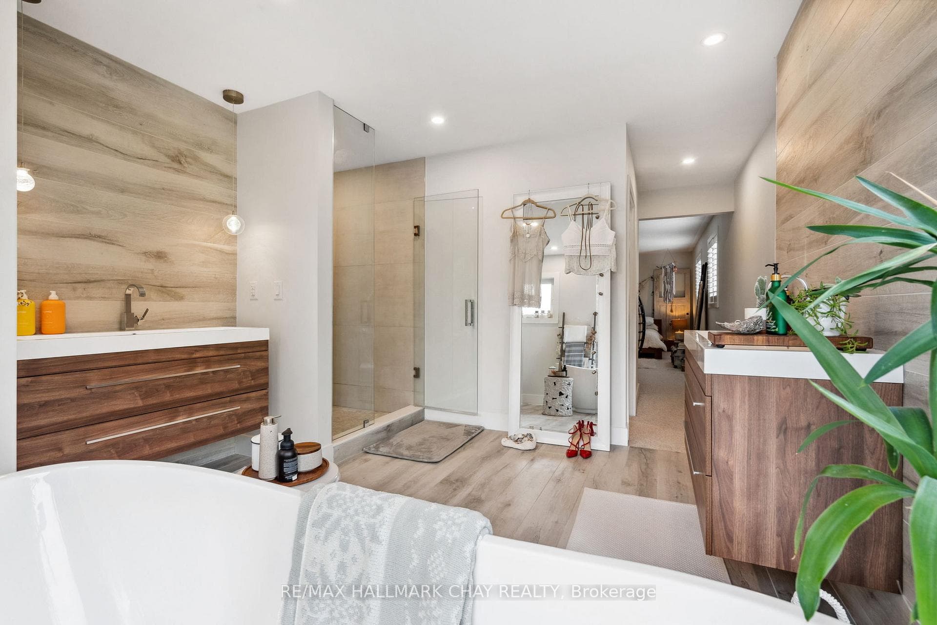52 Regalia Way photo 18