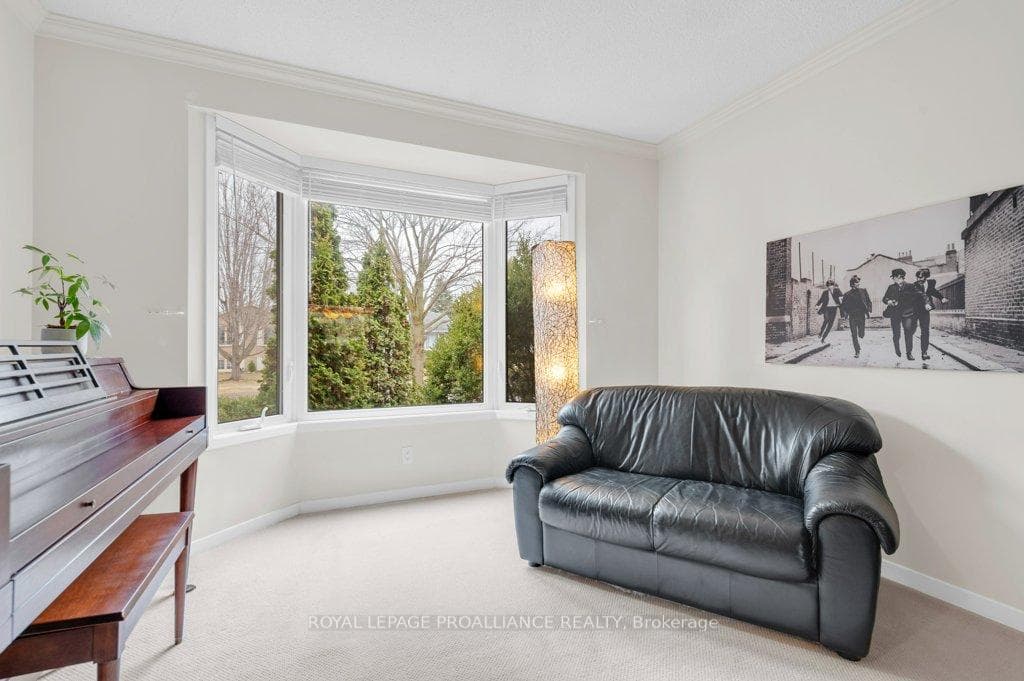 30 Springbrook Crescent photo 15