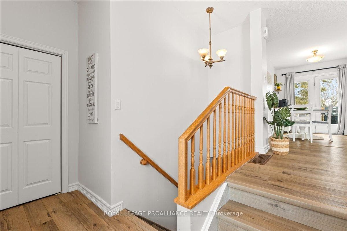 10 Stonegate Crescent photo 28