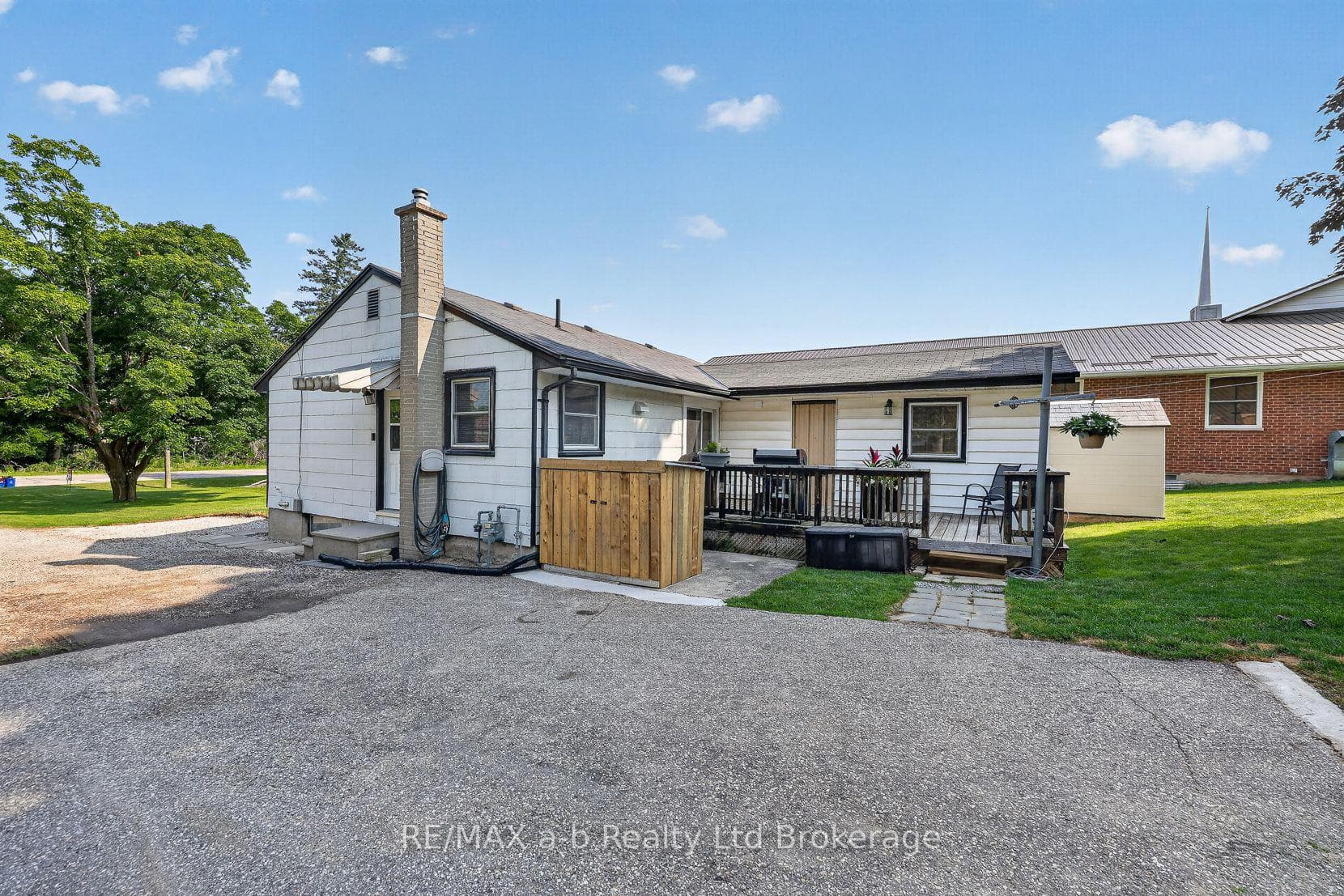 584112 BEACHVILLE Road photo 7