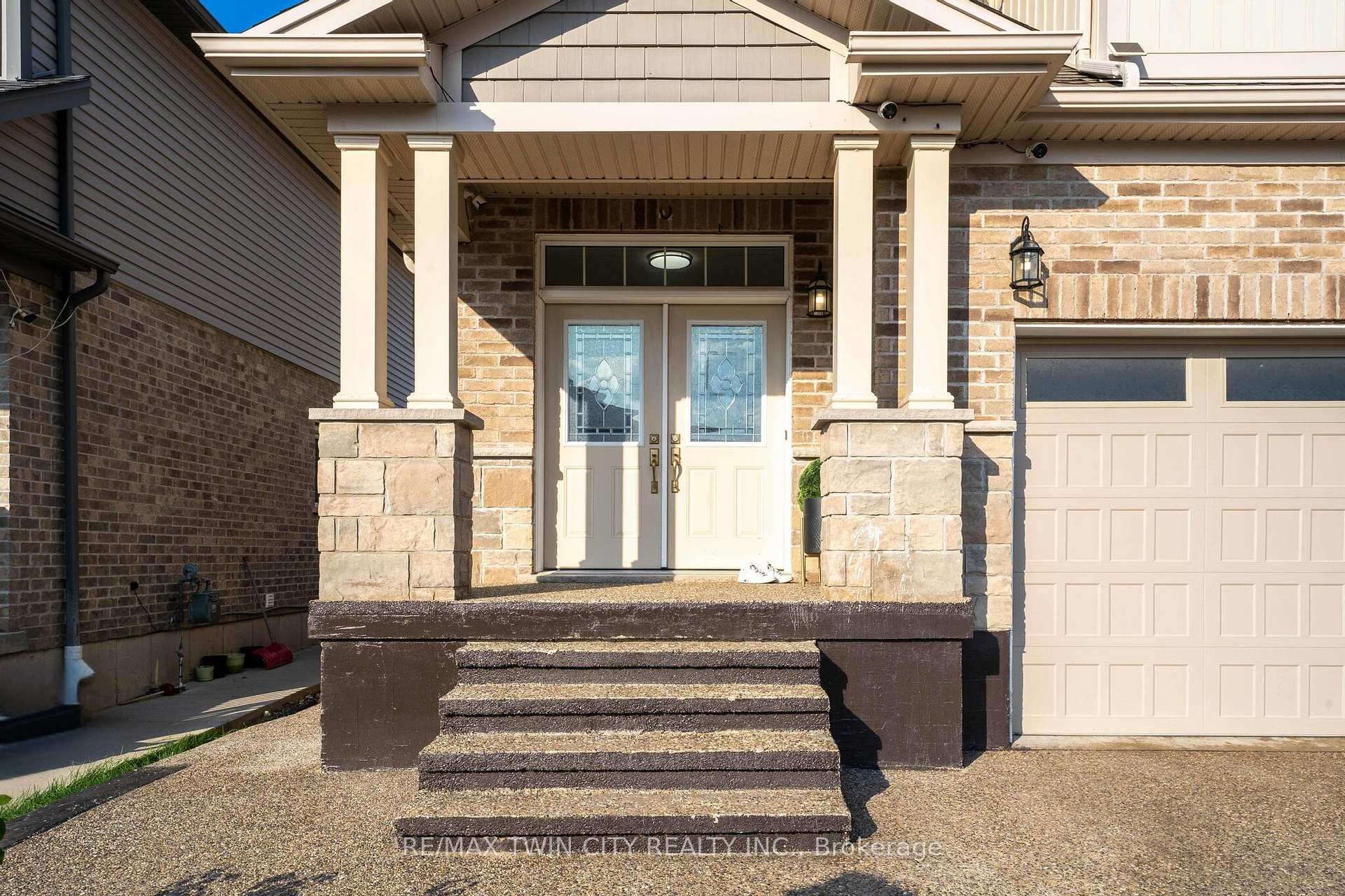 11 NETHERWOOD Road photo 1
