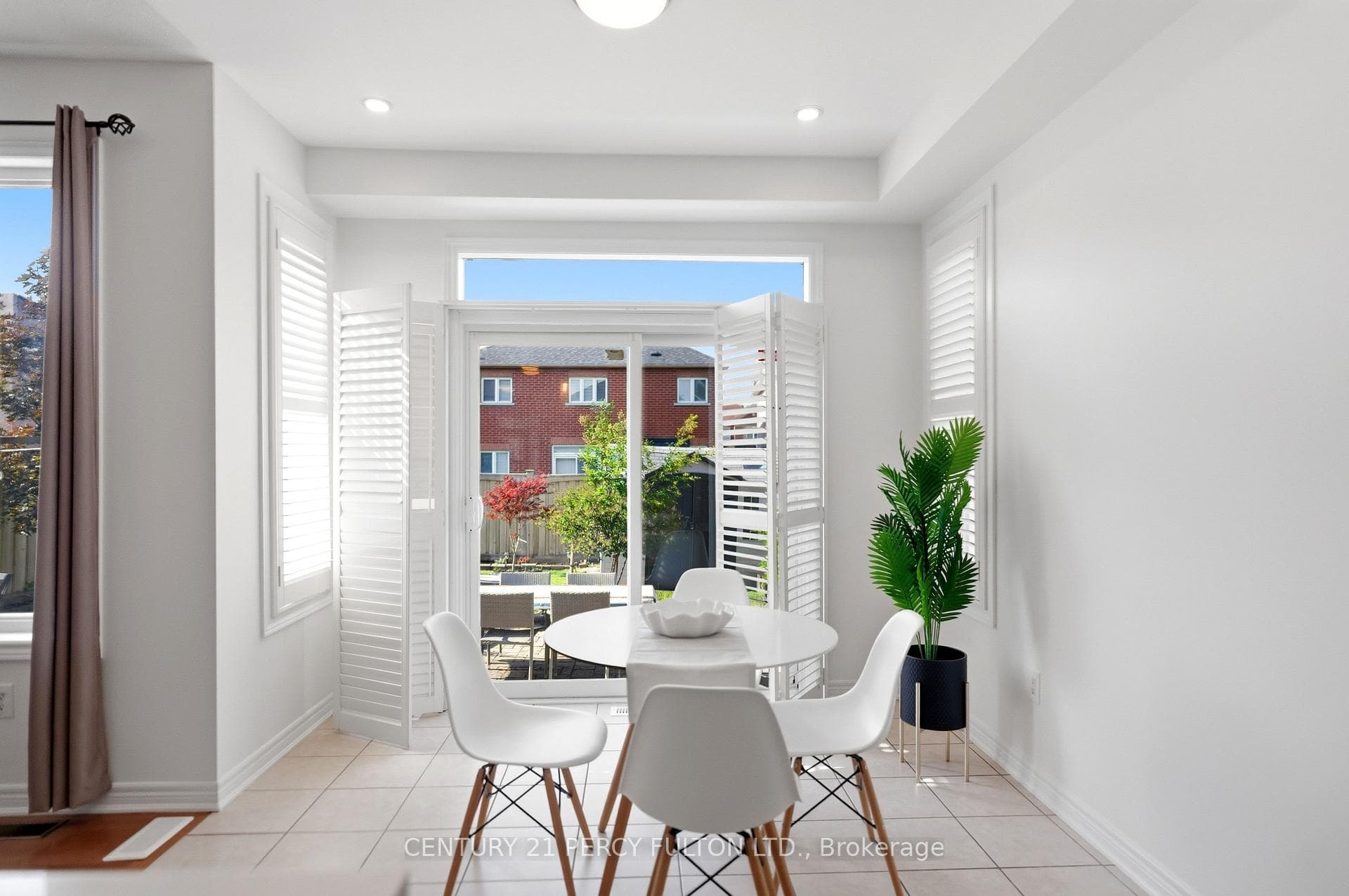 77 Appleview Rd- Eat-In Kitchen