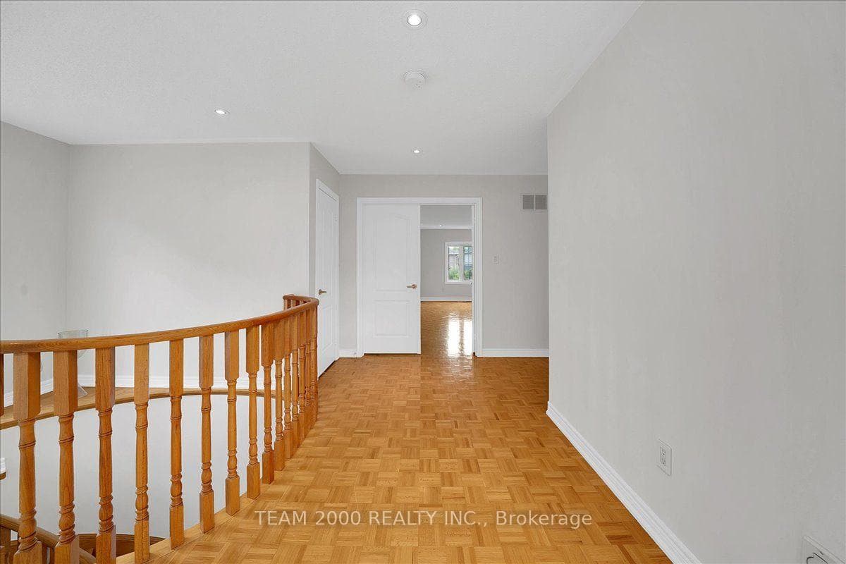26 Crown Crescent photo 21