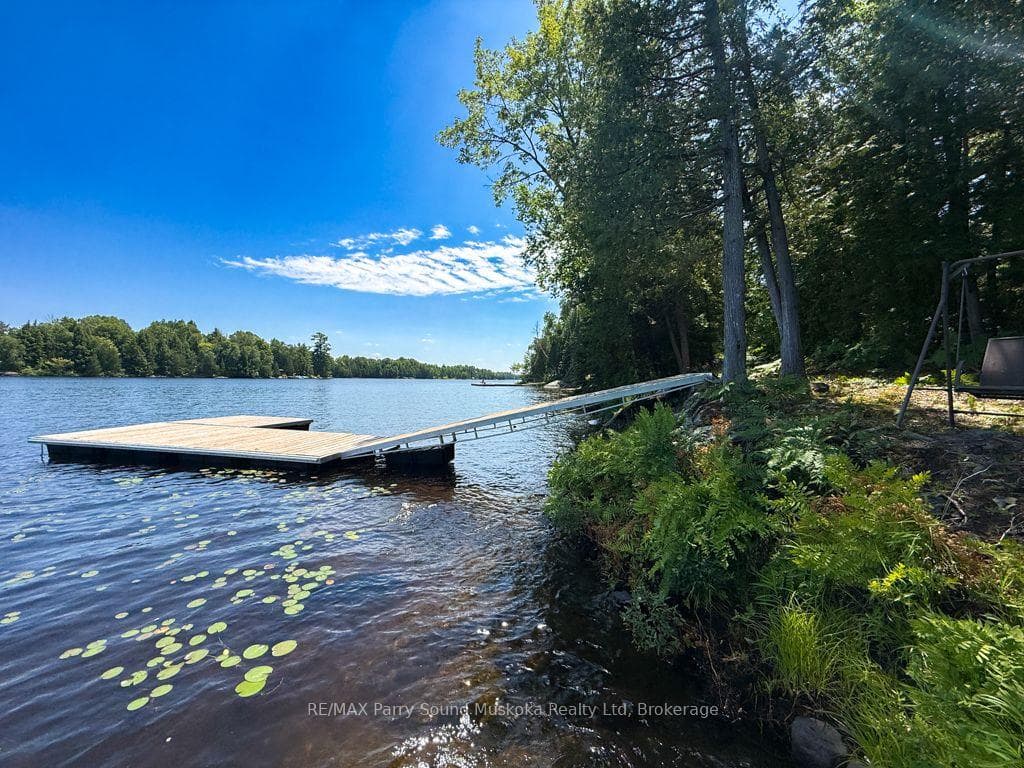473 North Meadowcove Road photo 4