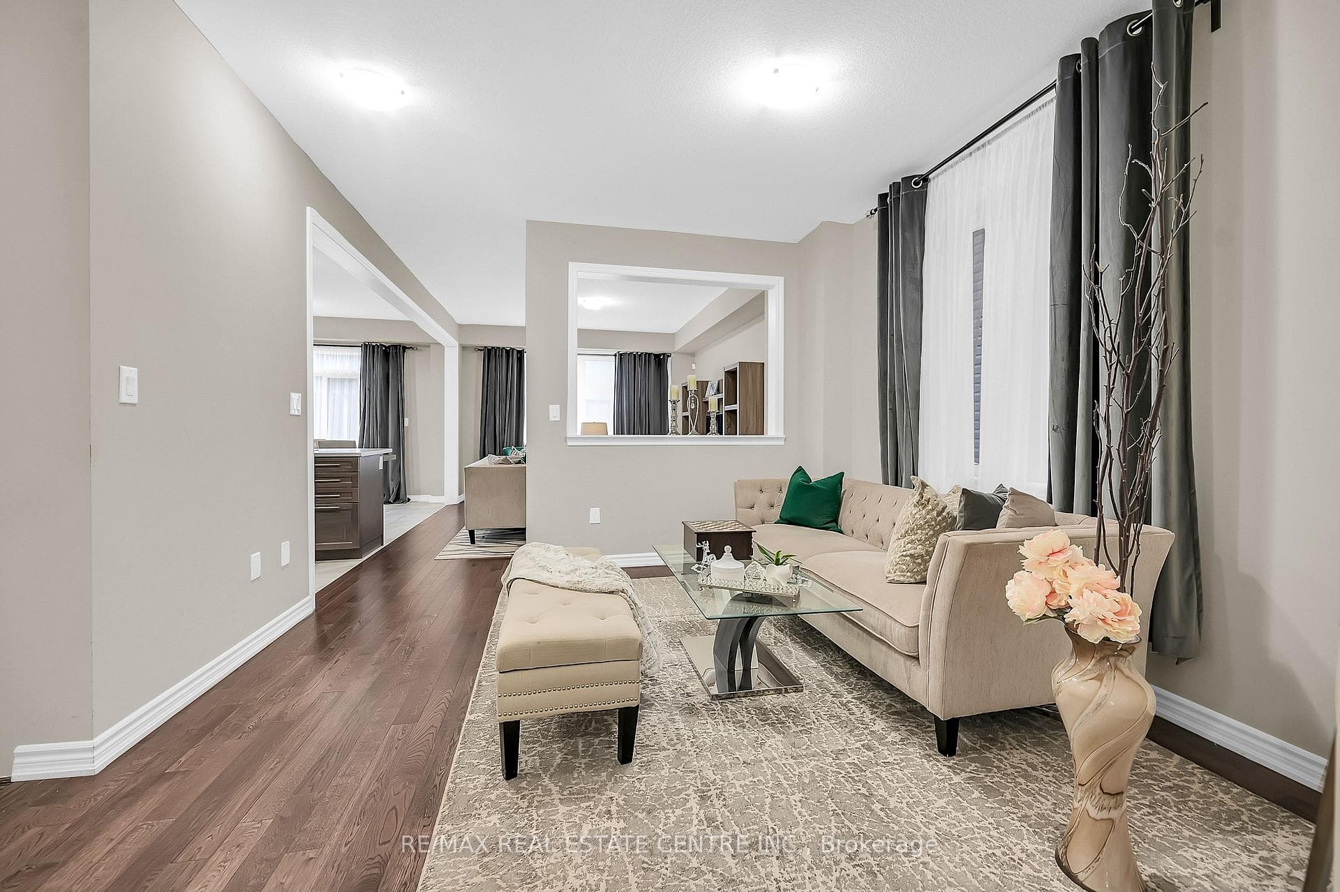 198 Whithorn Crescent photo 8