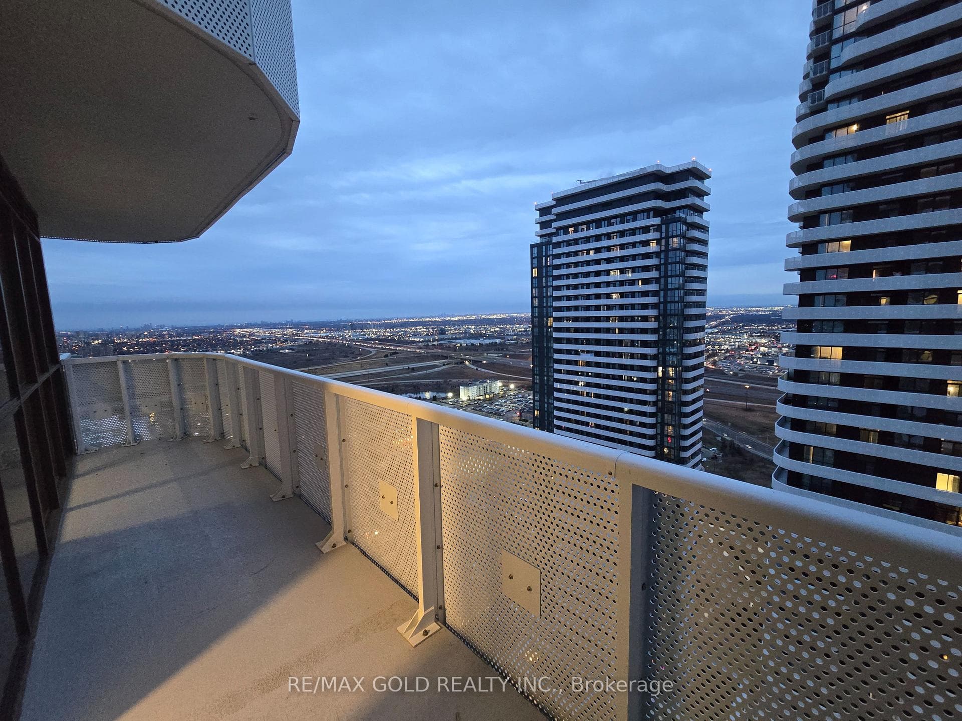 8 Interchange Way Unit 4312 photo 9