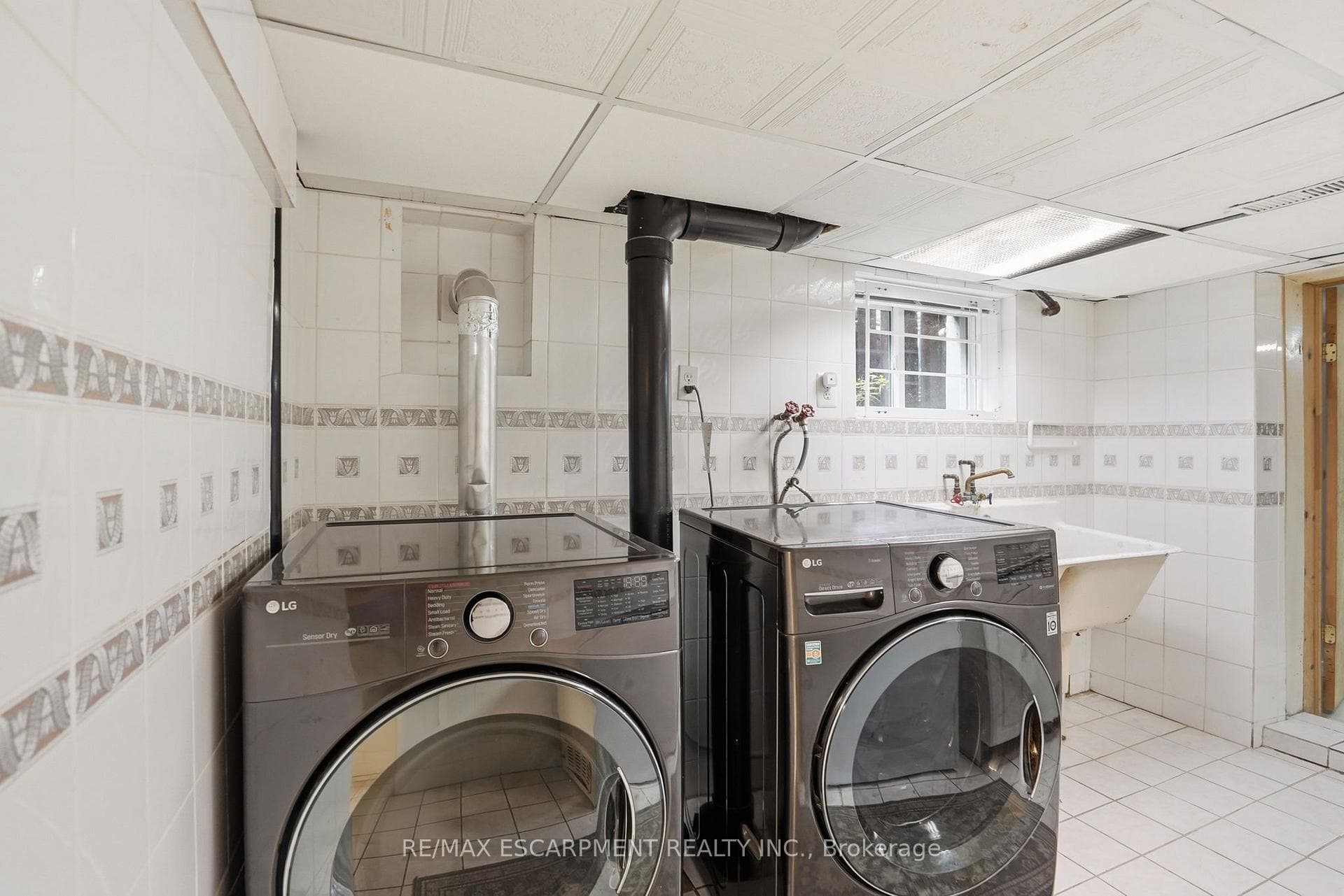 17 Tuxedo Avenue photo 46